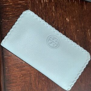 NWOT- Tory Burch Light Blue Leather Wallet
New been used